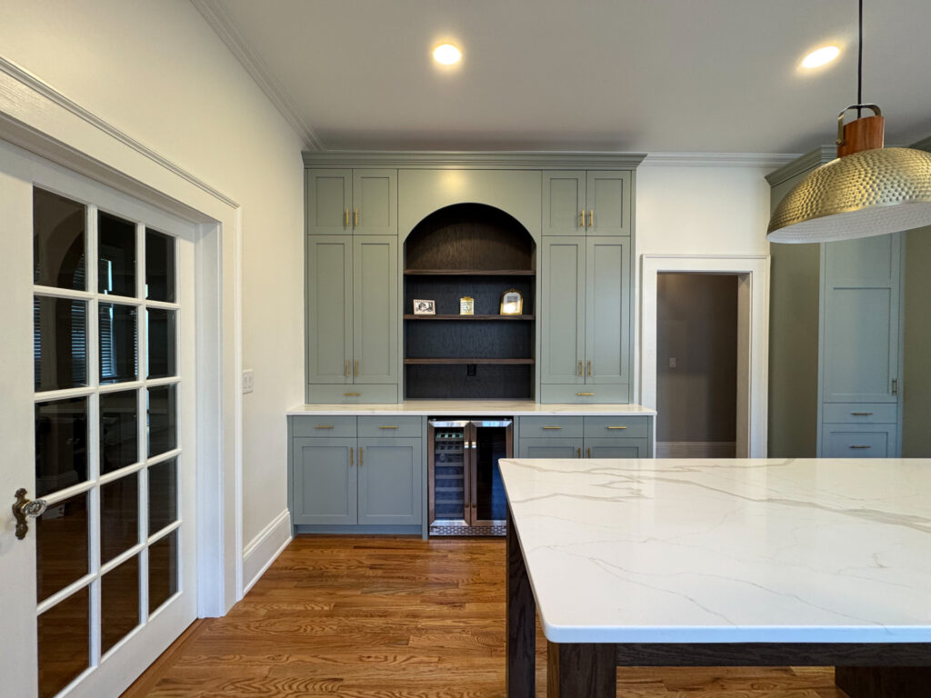 Arched Feature in Beverage Station